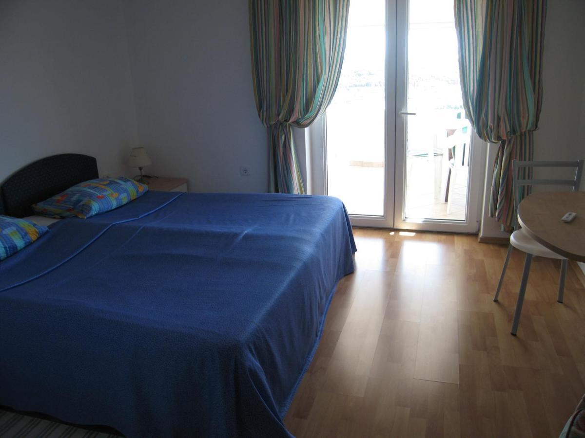 Appartamento Zimmer F2 Pola Esterno foto